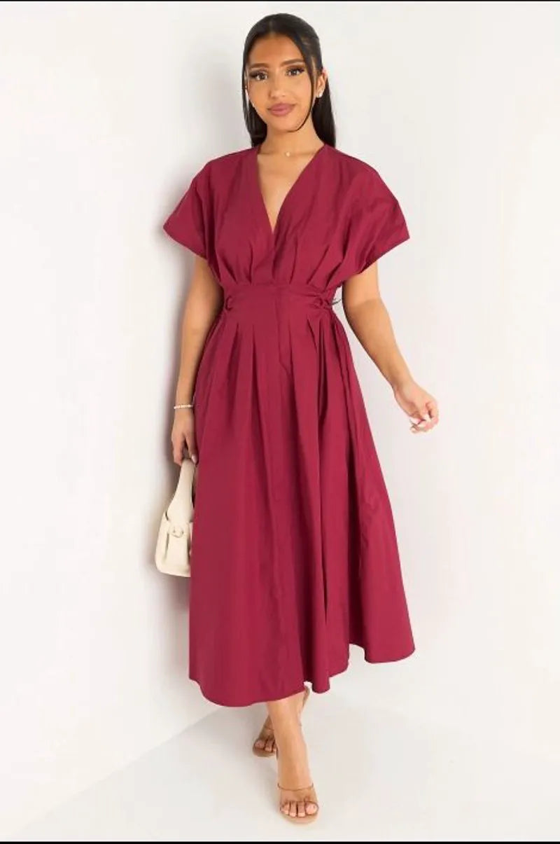 Robe longue bordeaux cintrée à col v et effet plissé