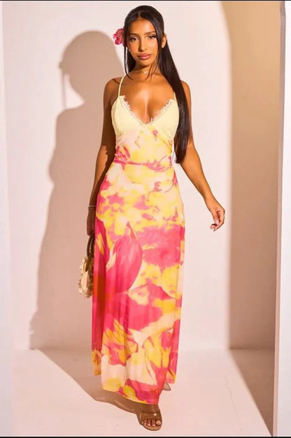 Robe longue jaune à dentelle et dos nu