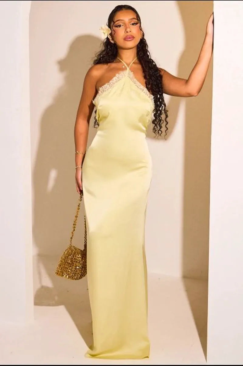Robe longue jaune à encolure v et fine dentelle florale