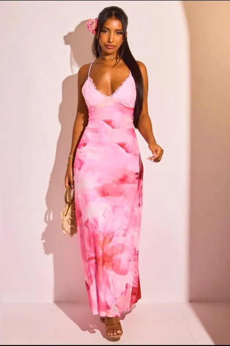 Robe longue rose à dentelle et dos nu