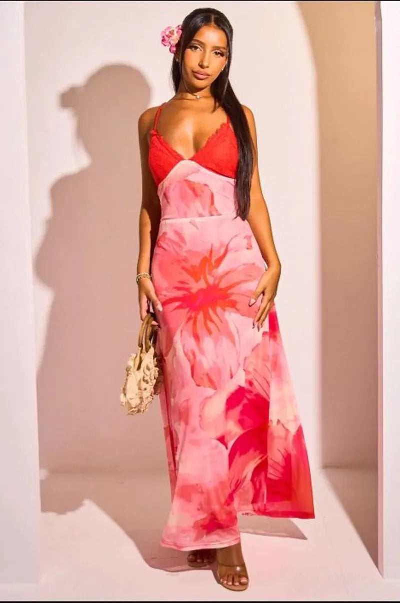 Robe longue rouge à dentelle et dos nu