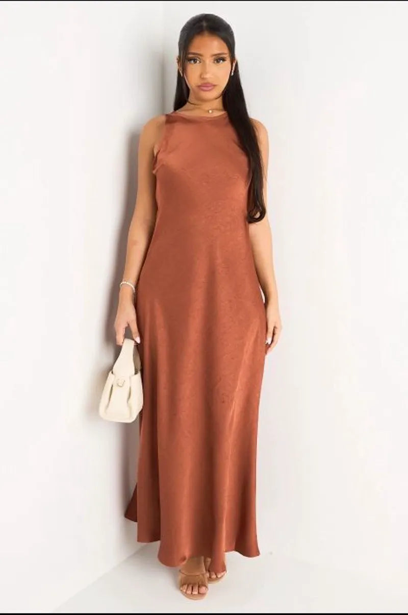 Robe longue sans manches effet satiné couleur rouille