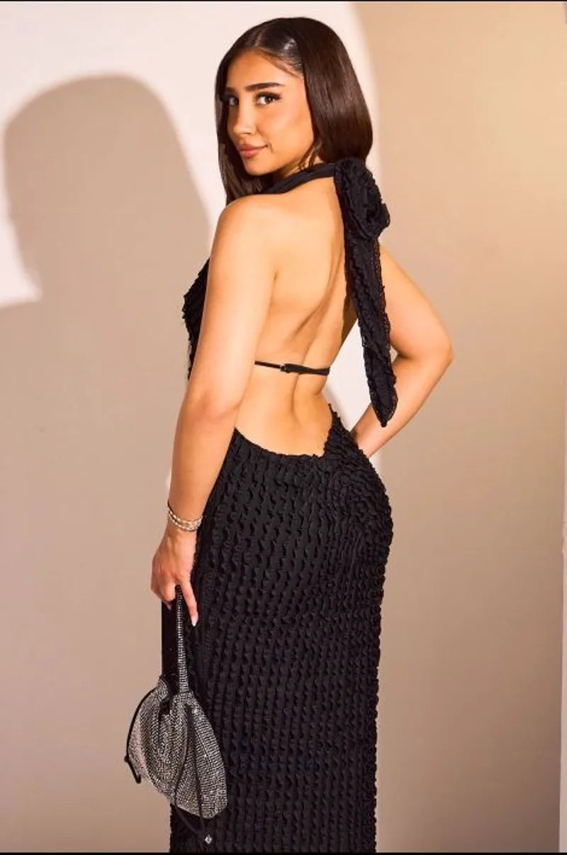 Robe noire à effet dentelle dos nu