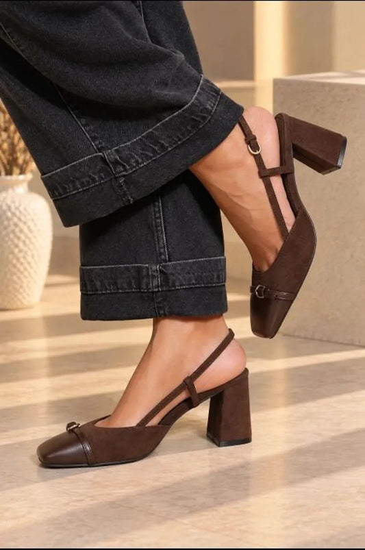 Sandales en daim marron à bout fermé
