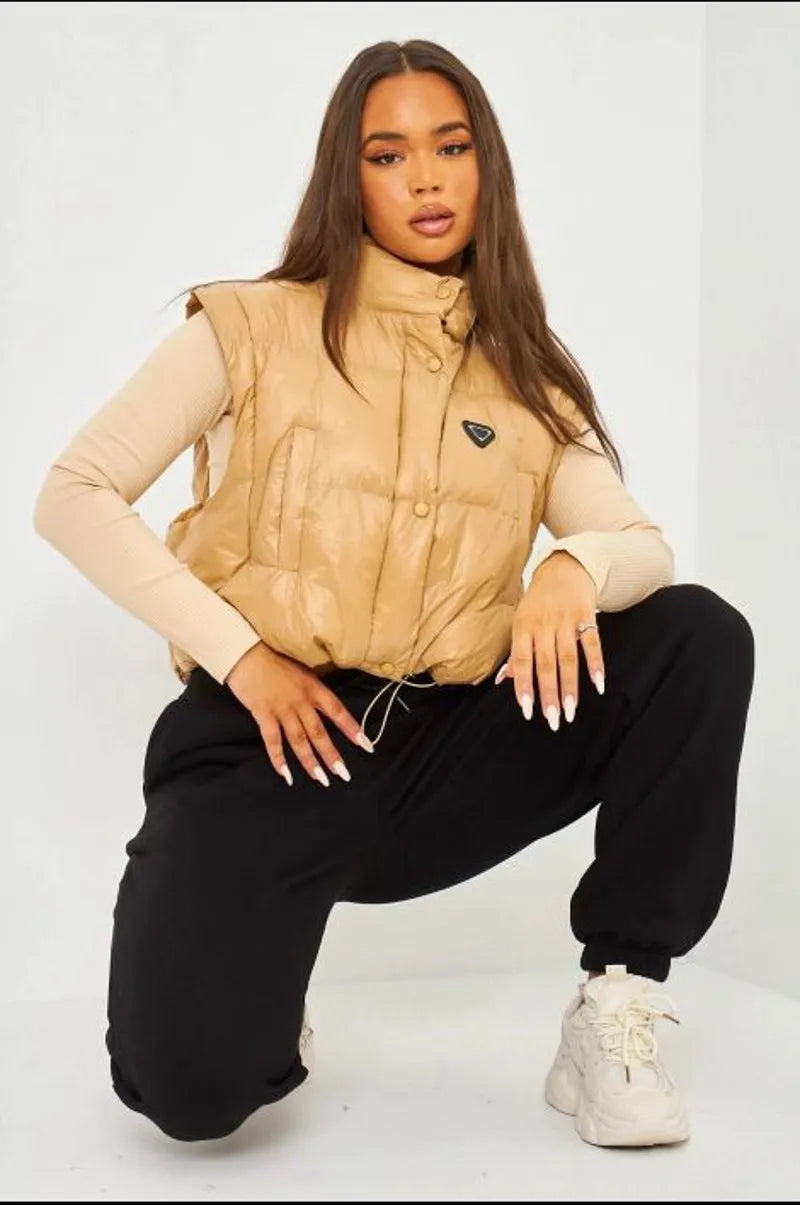 Short camel oil-finish puffer jacket with detachable sleeves