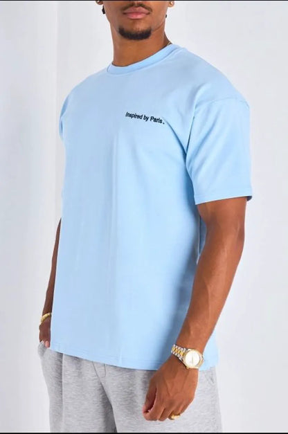 T-shirt bleu clair à imprimé et inscription "inspired by paris "