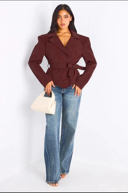 Veste blazer en simili cuir ceinturé bordeaux