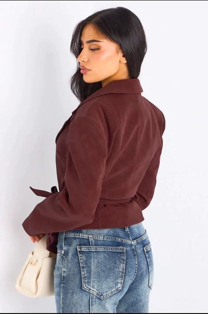 Veste blazer en simili cuir ceinturé bordeaux