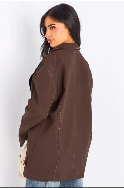 Veste blazer marron avec surpiqûres blanches