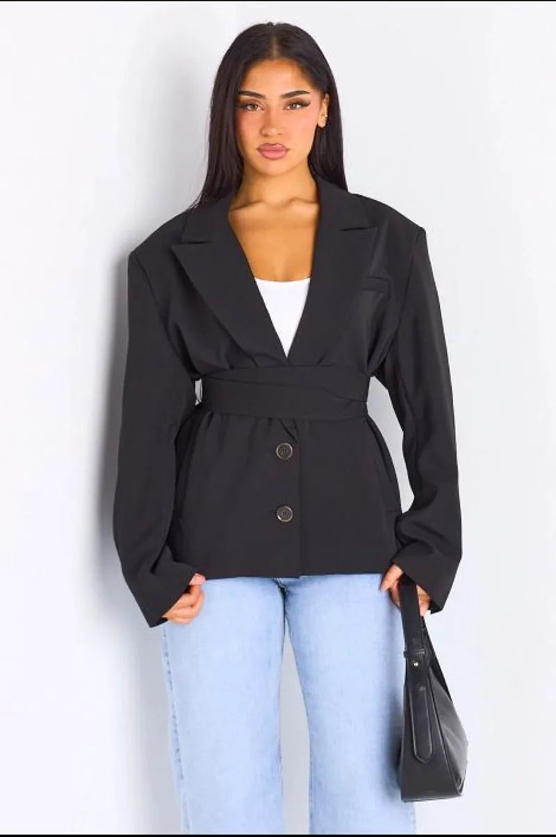 Veste blazer noire à coupe droite ceinturée