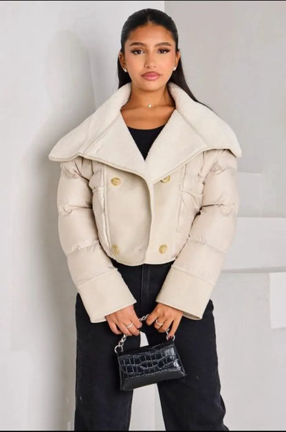 Textured beige short jacket with fur