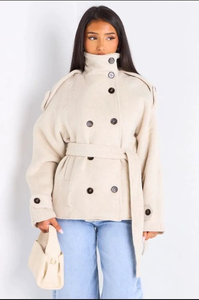 Veste mi-longue duveteuse ceinturée crème