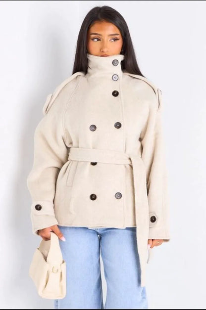 Veste mi-longue duveteuse ceinturée crème