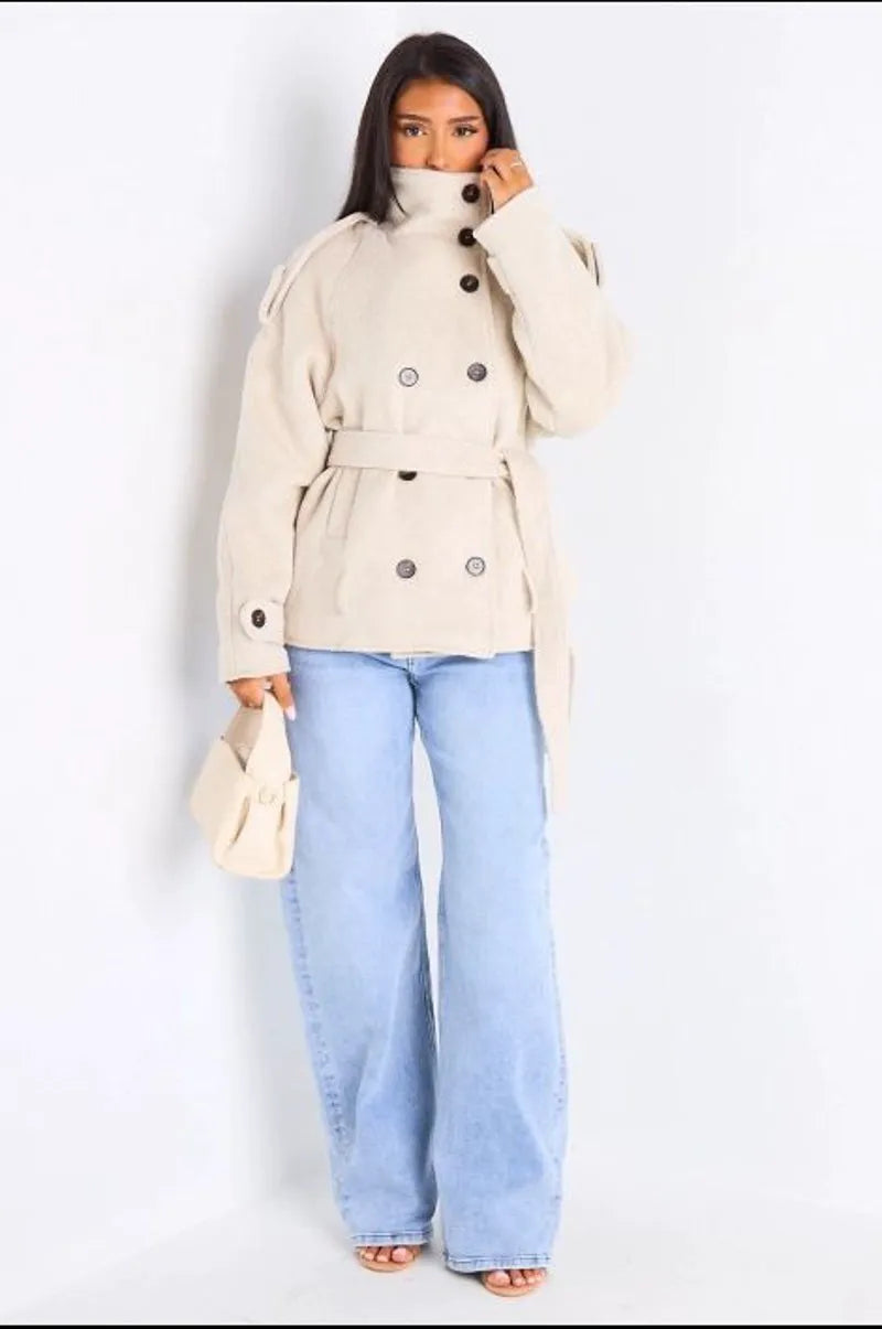 Veste mi-longue duveteuse ceinturée crème