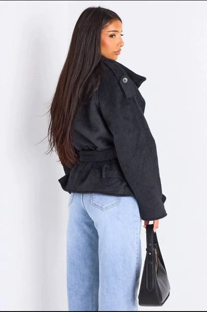 Veste mi-longue duveteuse ceinturée gris foncé