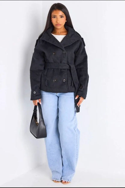 Veste mi-longue duveteuse ceinturée gris foncé