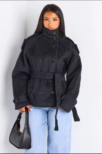 Veste mi-longue duveteuse ceinturée gris foncé